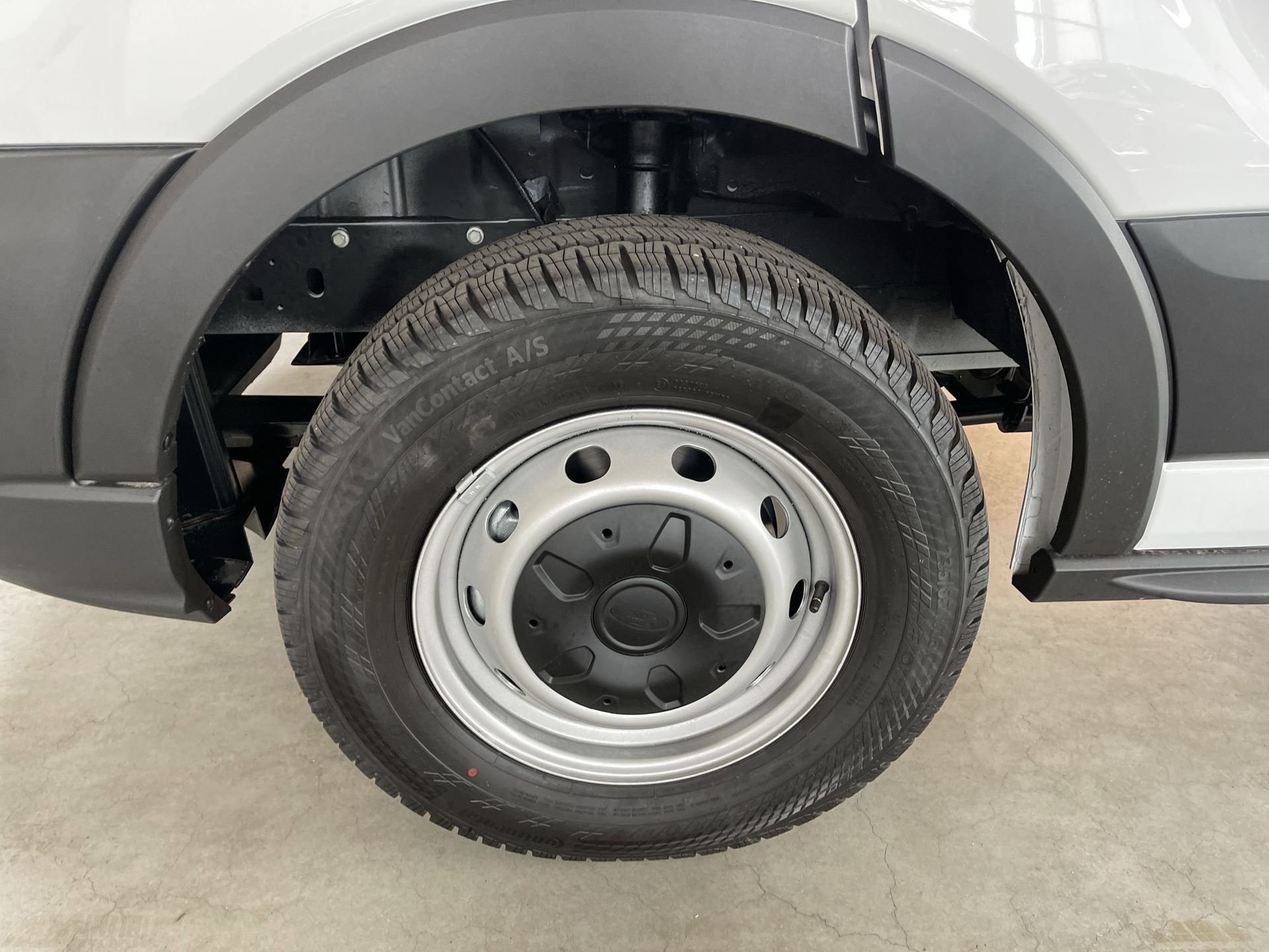 New 2024 Ford Transit 250 148 Medium Roof image 15