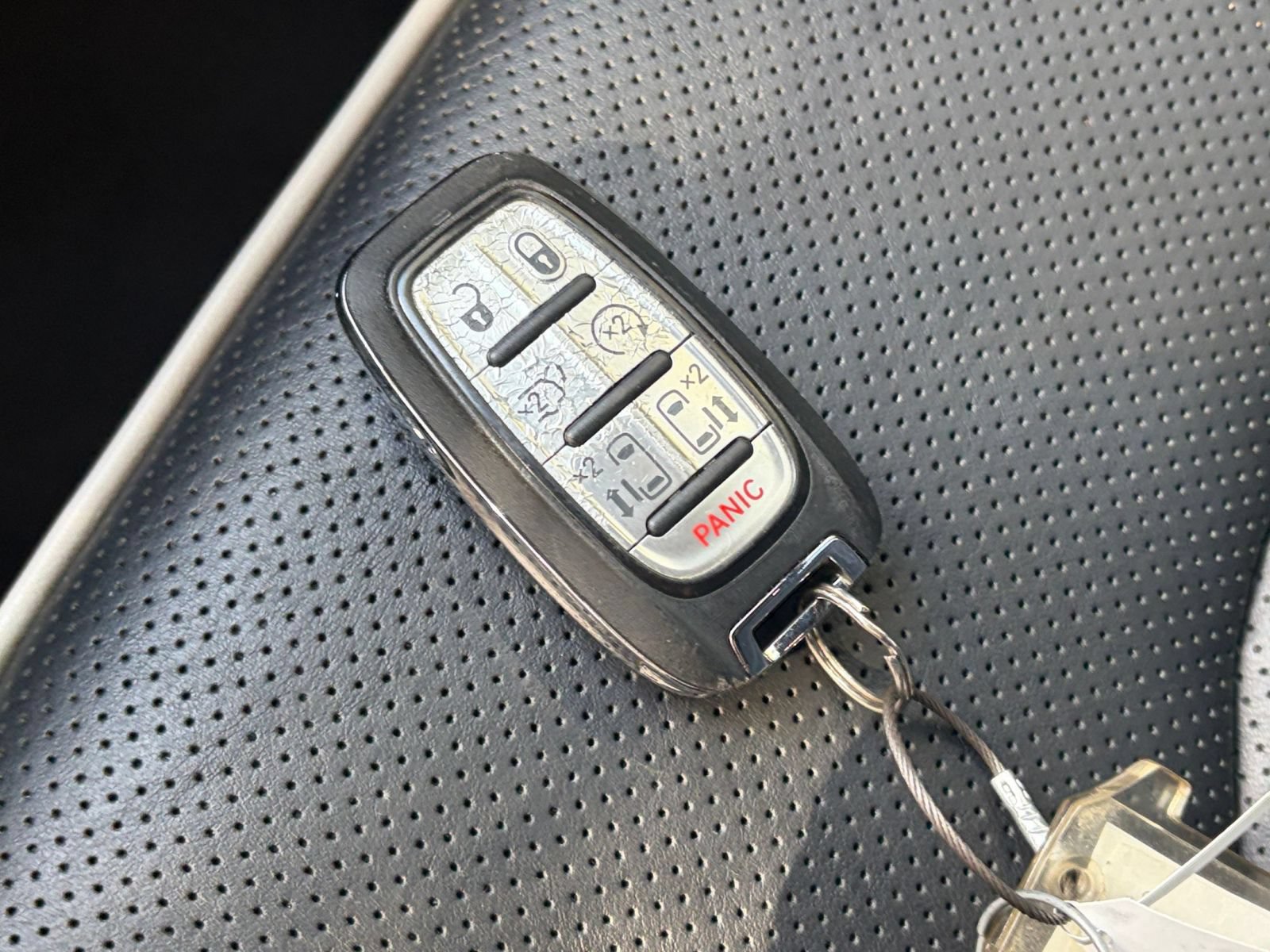 Used 2025 Chrysler Pacifica Limited FWD image 22