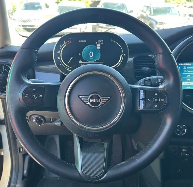 Used 2022 MINI Cooper 4-Door Hardtop image 12