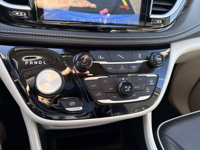 Used 2023 Chrysler Pacifica Limited image 26