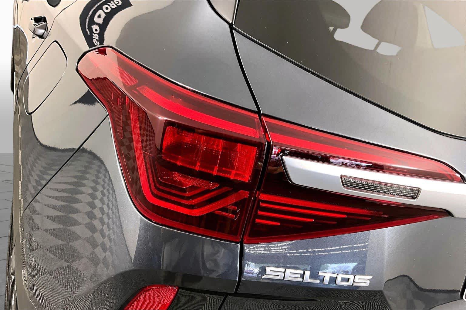 Used 2022 Kia Seltos Nightfall Edition AWD/4WD image 27