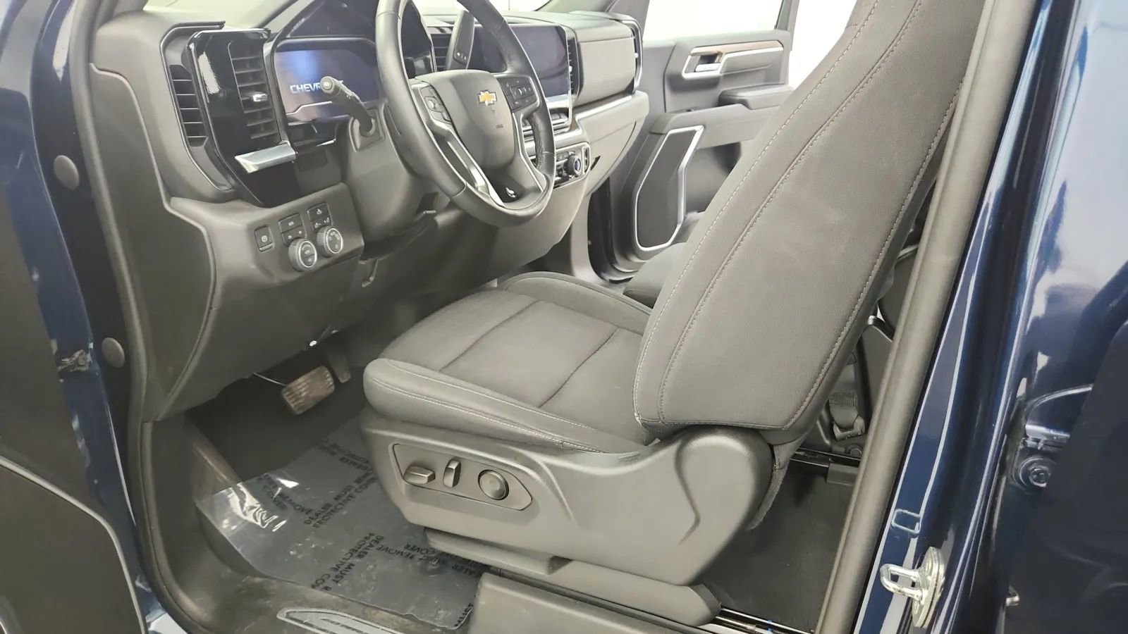 Used 2022 Chevrolet Silverado 1500 LT image 22