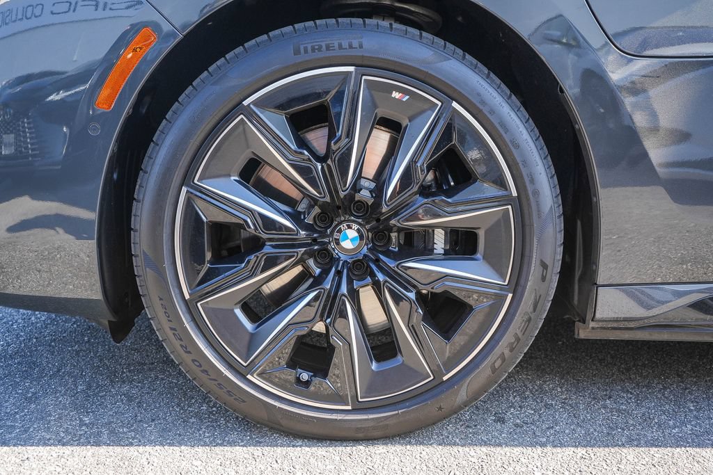 Used 2026 BMW 750e xDrive AWD/4WD image 8