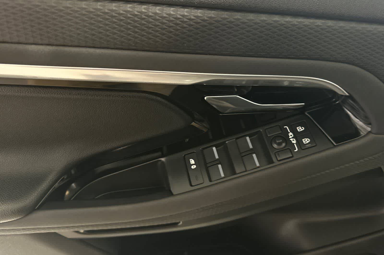 Used 2023 Land Rover Range Rover Evoque R-Dynamic S image 13