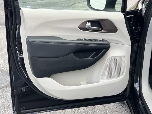 Used 2023 Chrysler Voyager LX FWD image 26