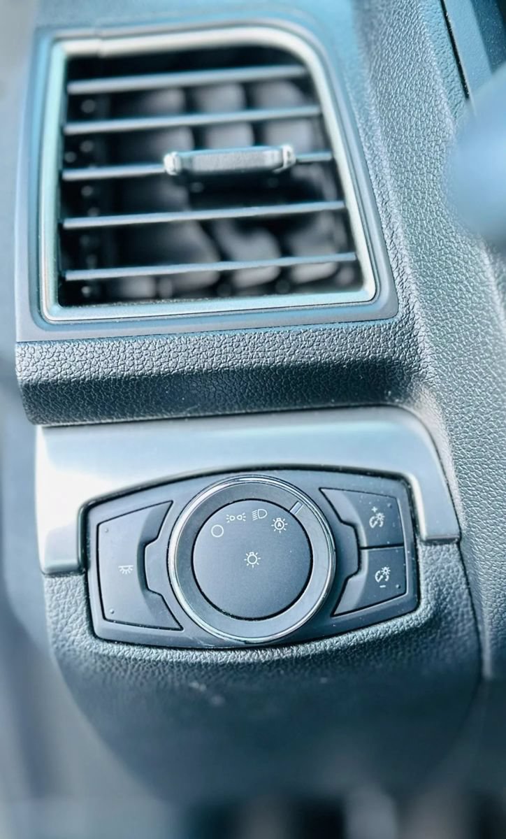 Used 2018 Ford Explorer XLT FWD image 13