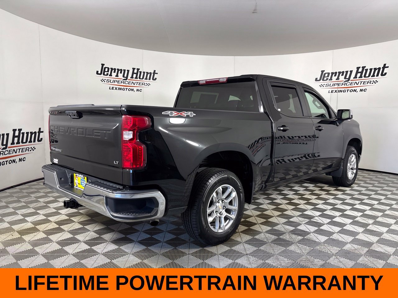 Used 2024 Chevrolet Silverado 1500 LT AWD/4WD image 6