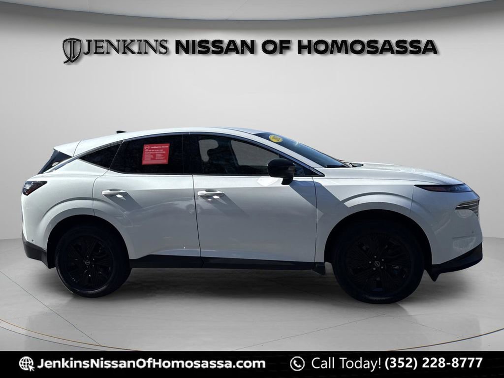 Certified 2025 Nissan Murano SV image 2