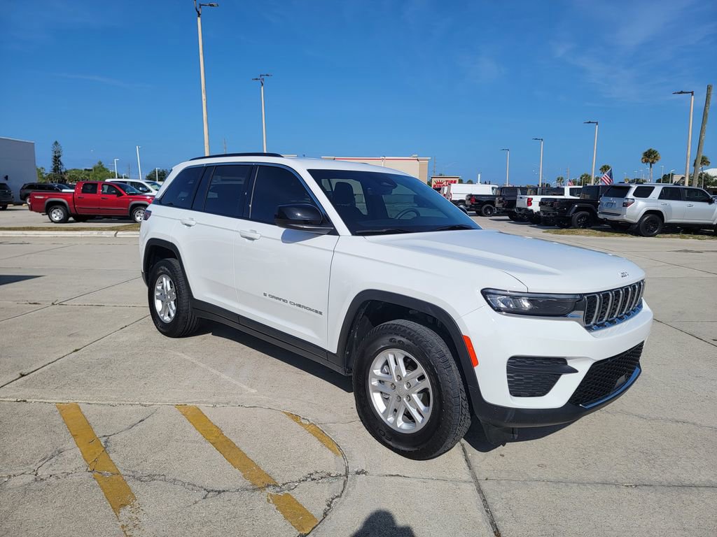 Used 2025 Jeep Grand Cherokee Laredo w/ Trailer Tow Package AWD/4WD image 7