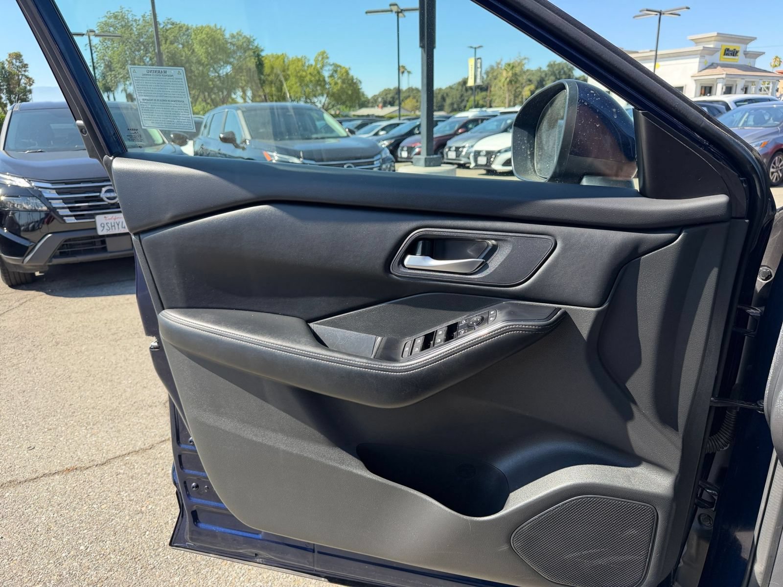 Used 2025 Nissan Rogue SV AWD/4WD image 18