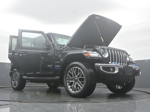 Used 2023 Jeep Wrangler Unlimited Sahara w/ Cold Weather Group AWD/4WD image 58