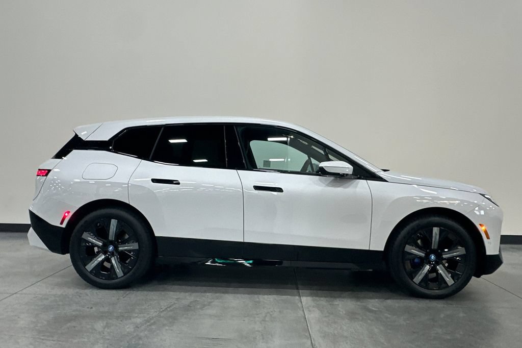 Used 2024 BMW iX xDrive50 w/ Sport Package AWD/4WD image 3