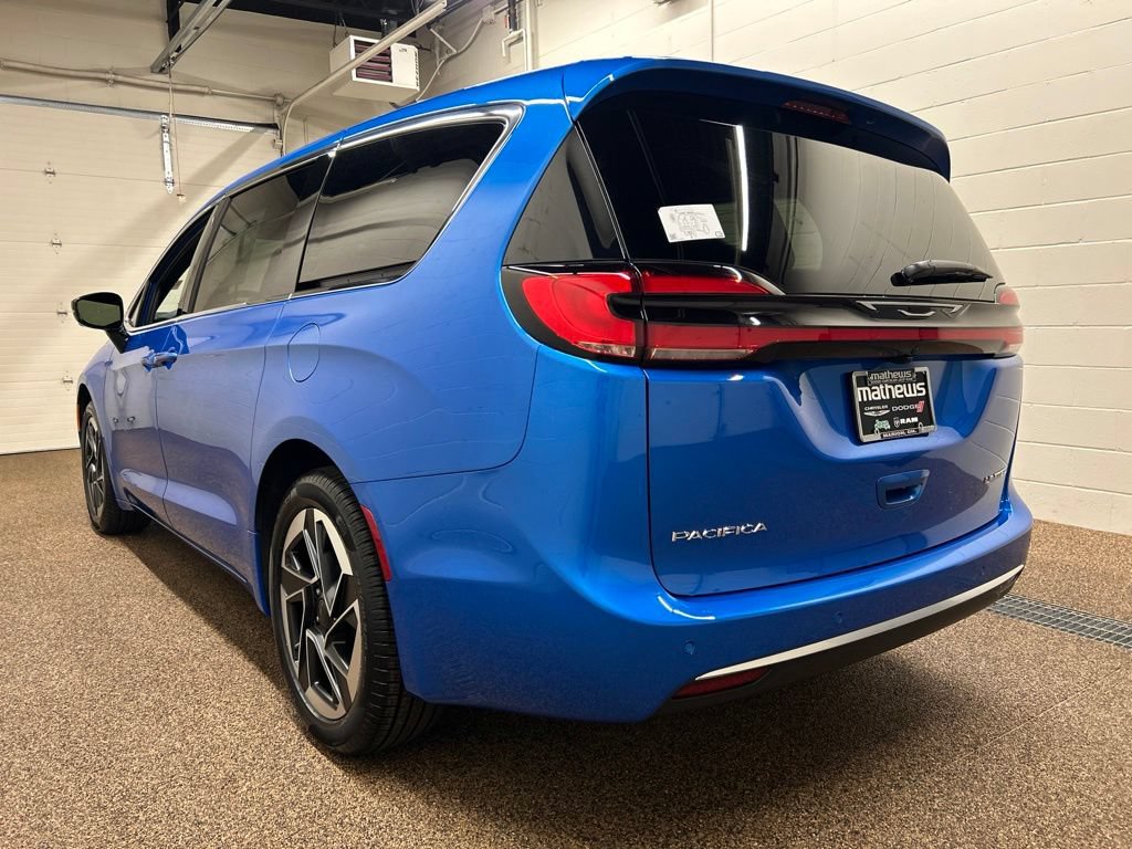 New 2027 Chrysler Pacifica Limited FWD image 4