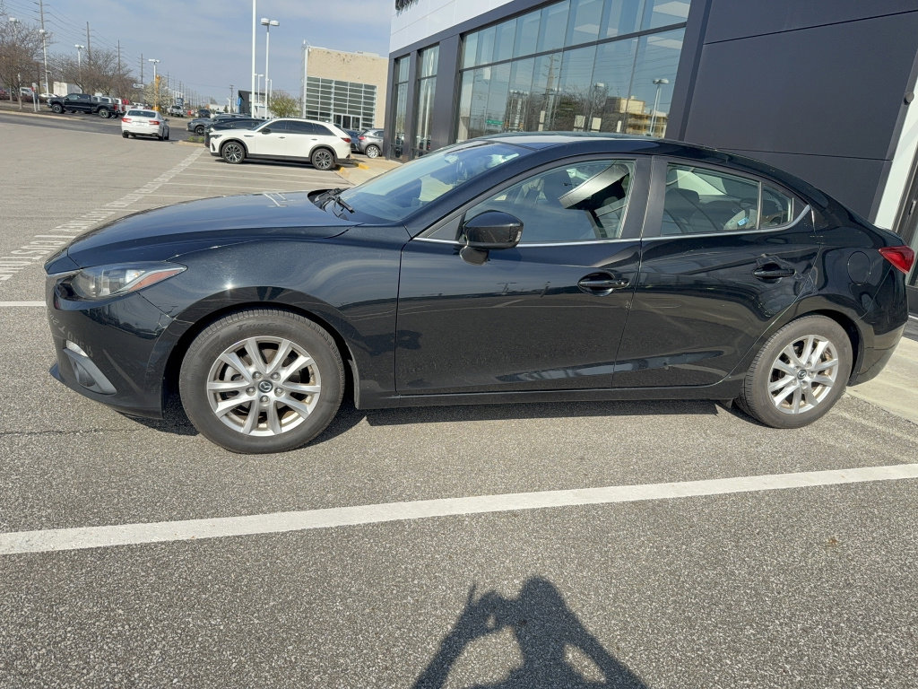 Used 2016 MAZDA MAZDA3 i Touring w/ Popular Equipment Package image 2