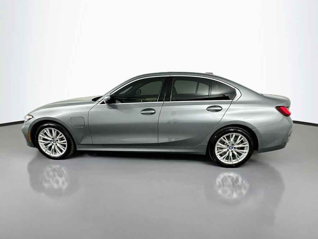Certified 2024 BMW 330e w/ Premium Package RWD image 8