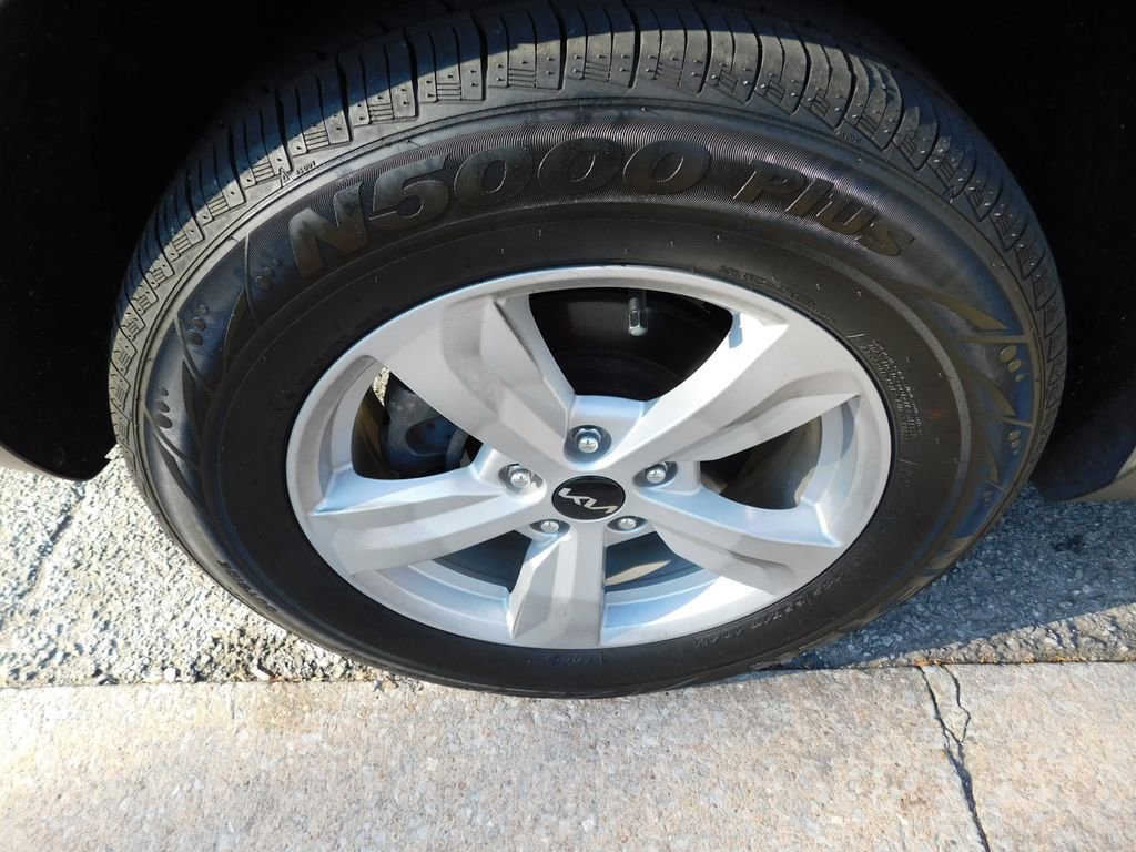 Used 2022 Kia Sorento LX image 7