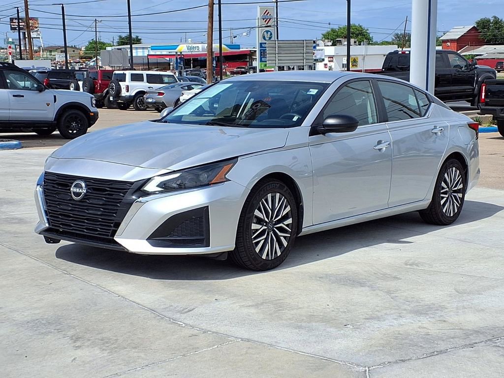 Used 2024 Nissan Altima 2.5 SV FWD image 4