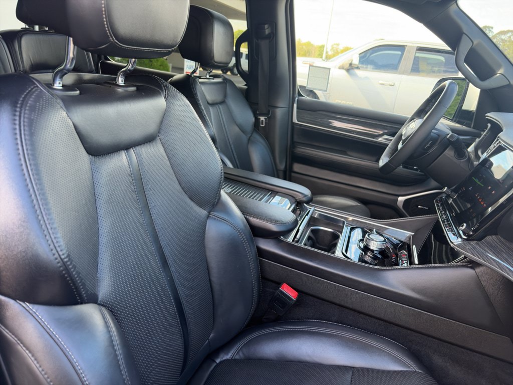 Used 2022 Jeep Wagoneer Series II AWD/4WD image 31