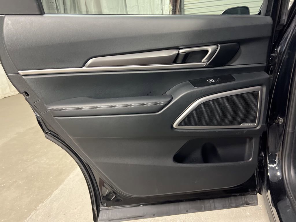 Used 2025 Kia Telluride S image 18