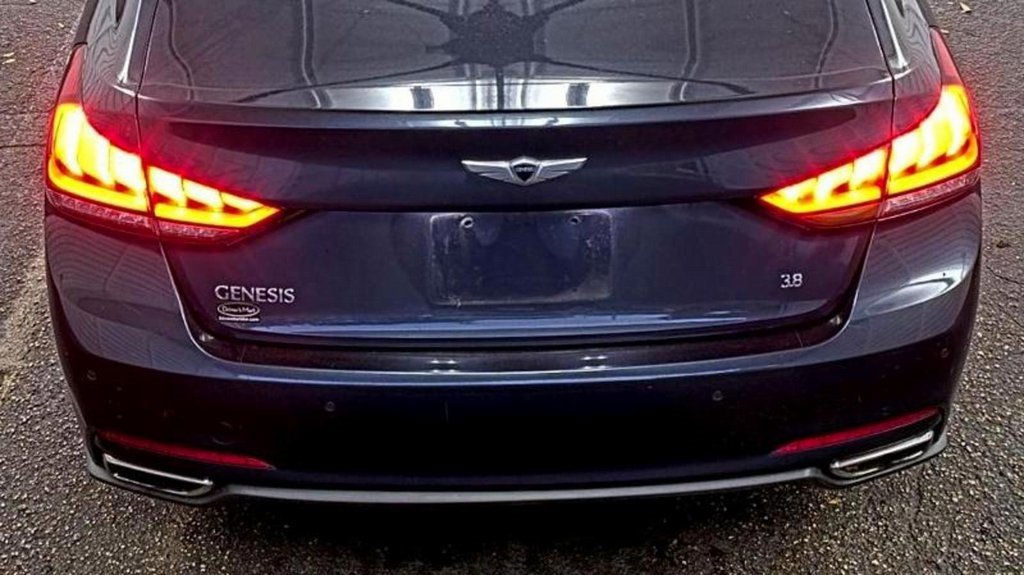 Used 2015 Hyundai Genesis 3.8 w/ Option Group 04 image 9