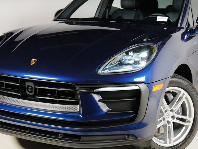 Certified 2023 Porsche Macan image 32