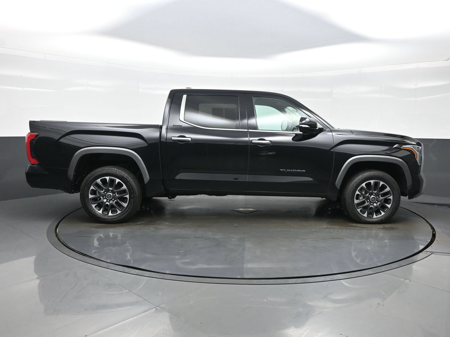 Used 2023 Toyota Tundra Limited AWD/4WD image 7