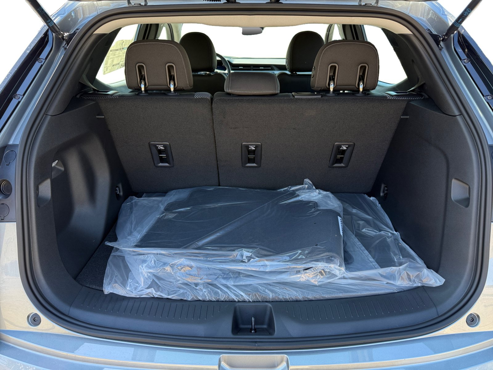 New 2027 Chevrolet Bolt LT w/ Comfort Package FWD image 17