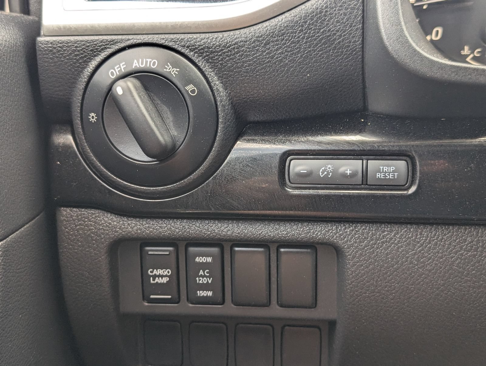 Used 2021 Nissan Titan SV w/ SV Convenience Package RWD image 30