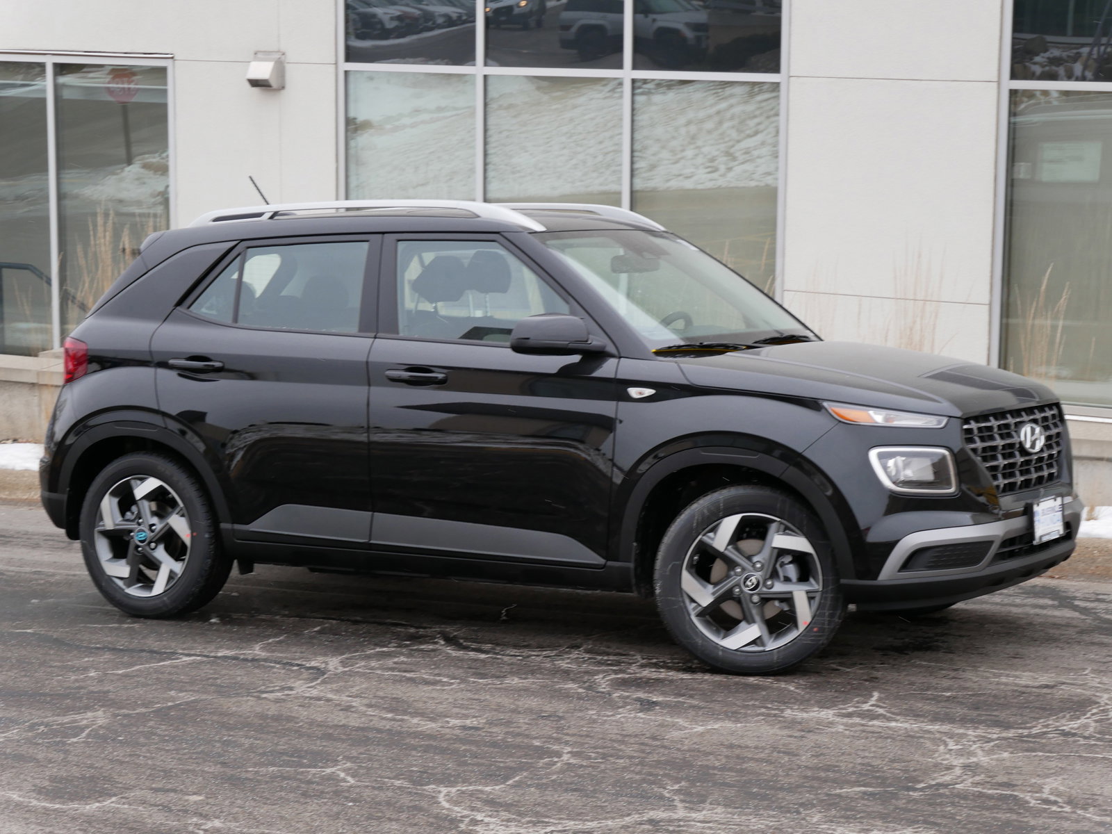 Certified 2025 Hyundai Venue SEL image 1