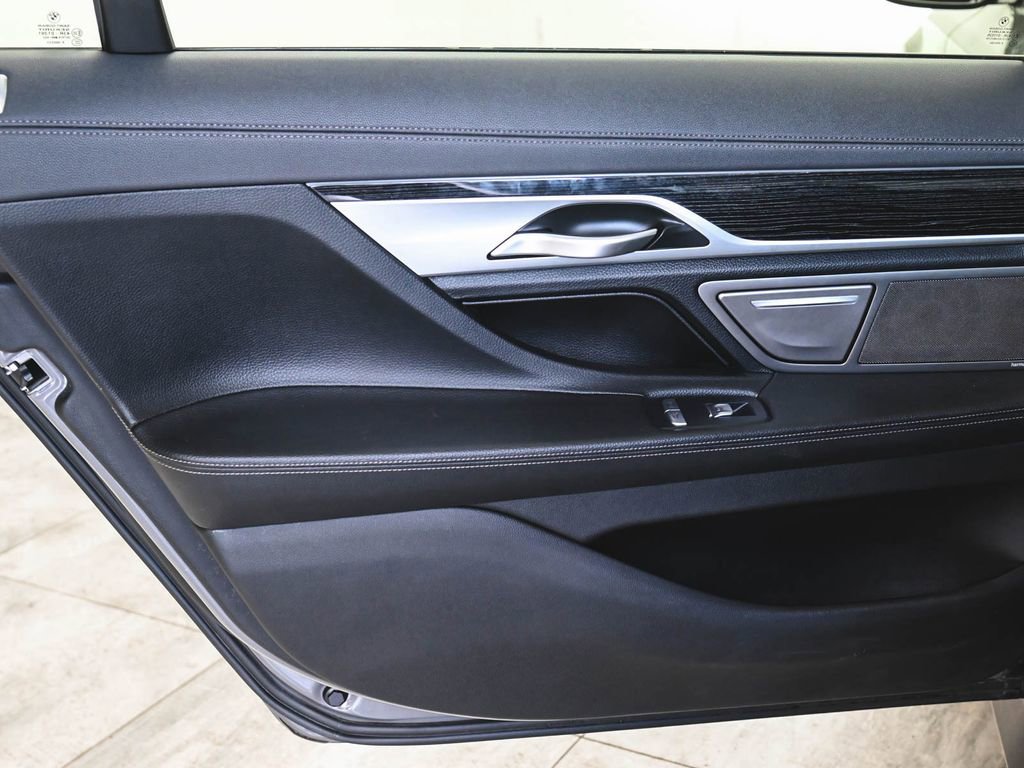 Used 2022 BMW 740i xDrive w/ M Sport Package image 12