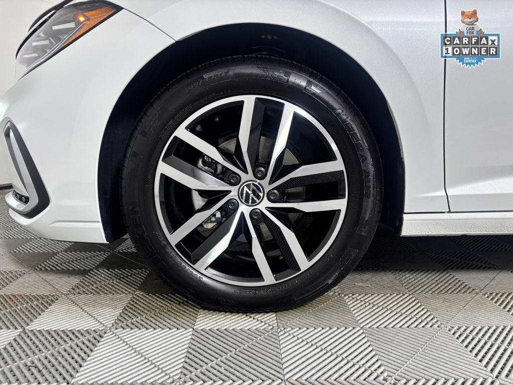 Used 2026 Volkswagen Jetta SE FWD image 28