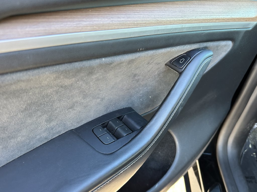 Used 2024 Tesla Model Y Long Range AWD/4WD image 22