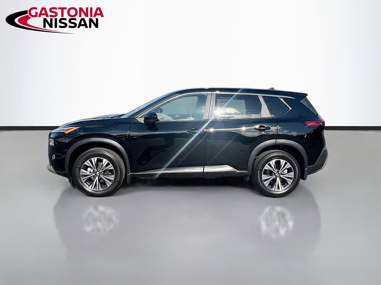 Used 2023 Nissan Rogue SV image 5