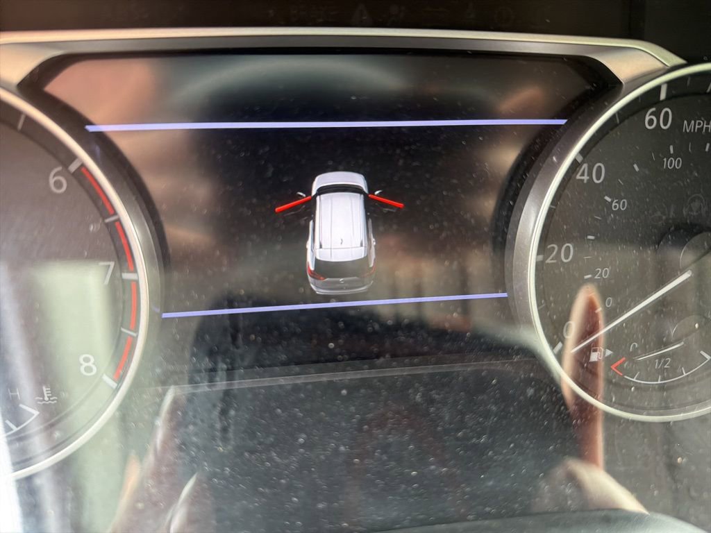 Used 2024 Nissan Rogue SV image 2