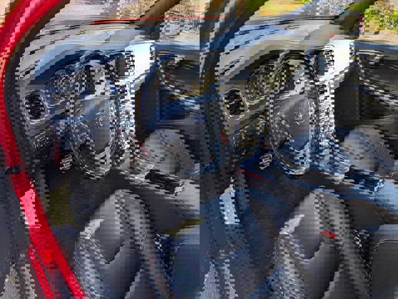 Used 2015 Volvo V60 T6 R-Design Platinum image 9