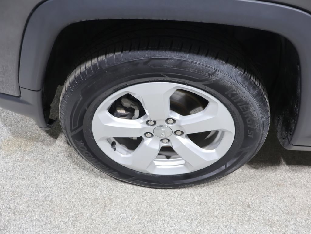 Used 2018 Jeep Compass Latitude w/ Cold Weather Group AWD/4WD image 8