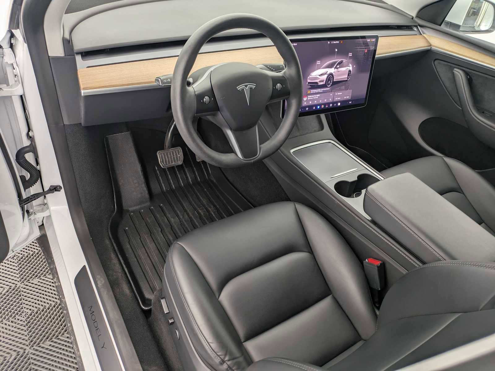 Used 2023 Tesla Model Y Long Range image 2