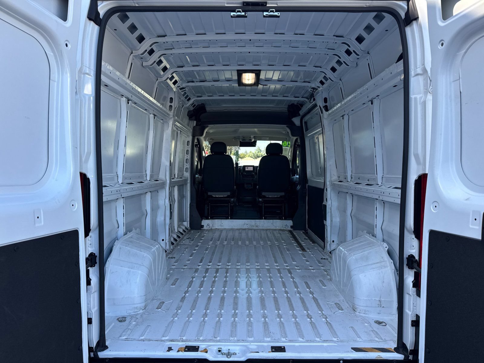 Used 2026 RAM ProMaster 2500 w/ Convenience Group FWD image 14