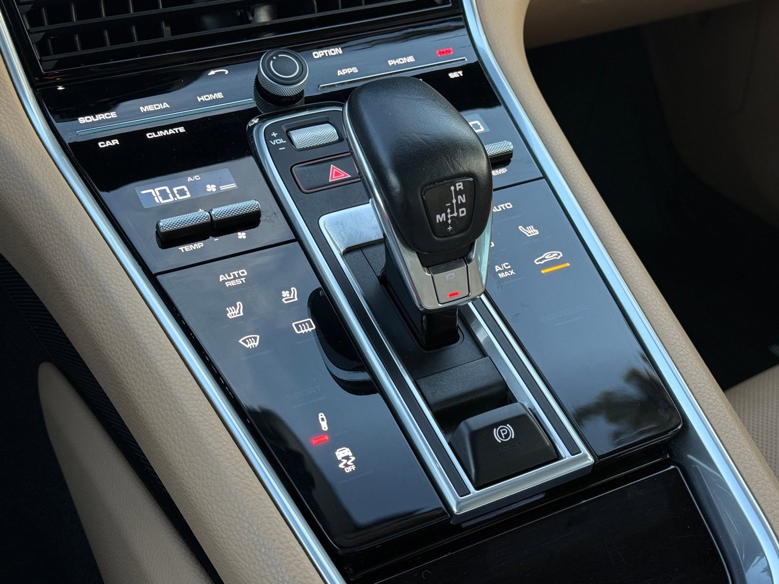 Used 2018 Porsche Panamera 4S image 30