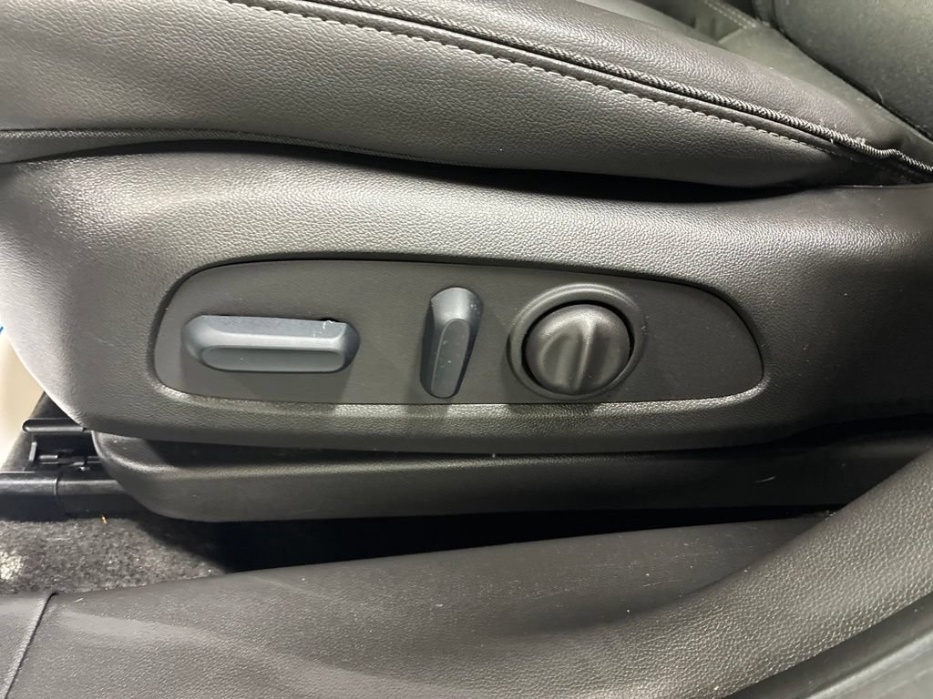 Used 2023 Buick Encore GX Select w/ Experience Buick Package FWD image 12