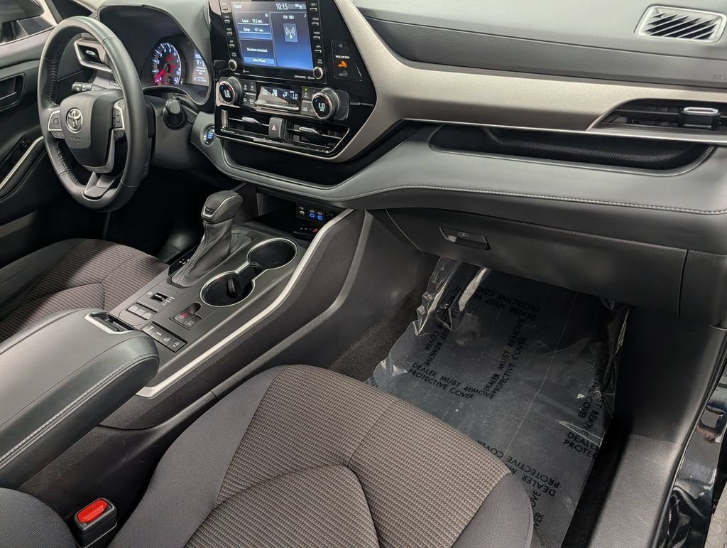 Used 2022 Toyota Highlander LE AWD/4WD image 36
