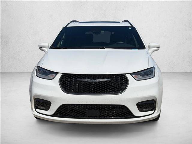Used 2021 Chrysler Pacifica Touring-L w/ Uconnect Theater Family Group FWD image 2