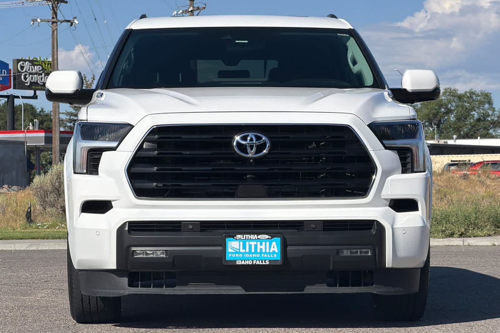 Used 2023 Toyota Sequoia SR5 w/ SR5 Premium Package AWD/4WD image 10