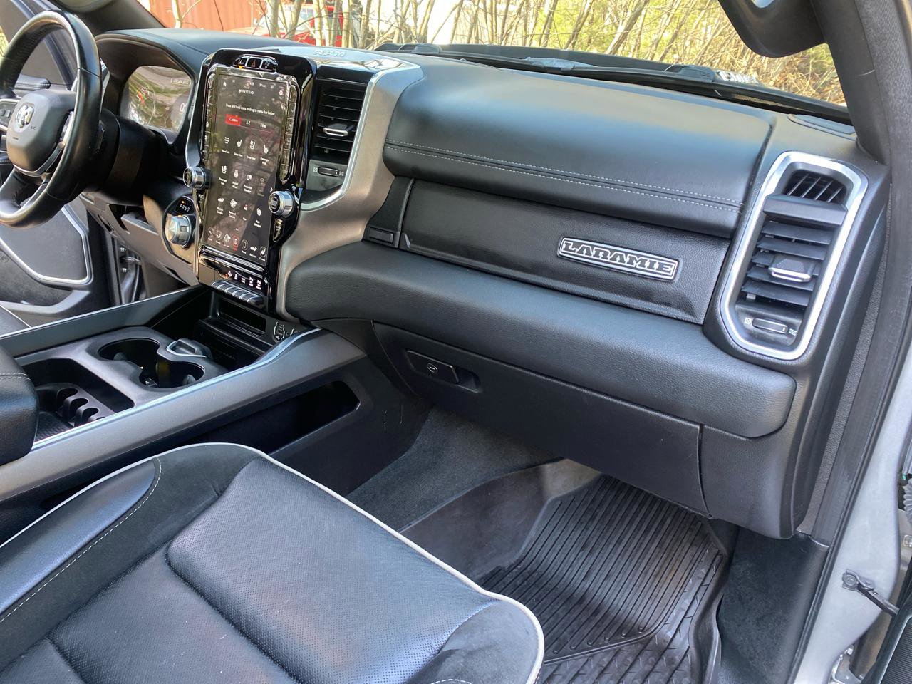 Used 2021 RAM 1500 Laramie w/ Sport Appearance Package AWD/4WD image 27