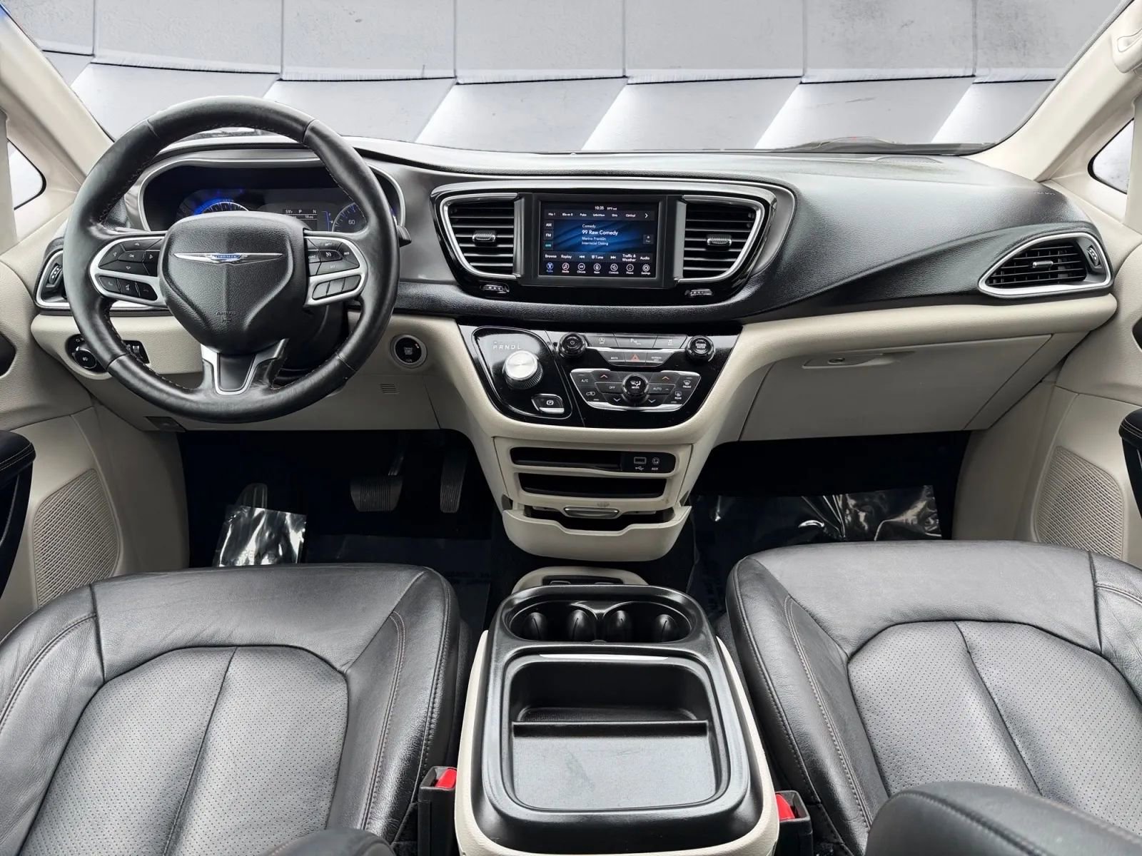 Used 2020 Chrysler Pacifica Touring-L image 15