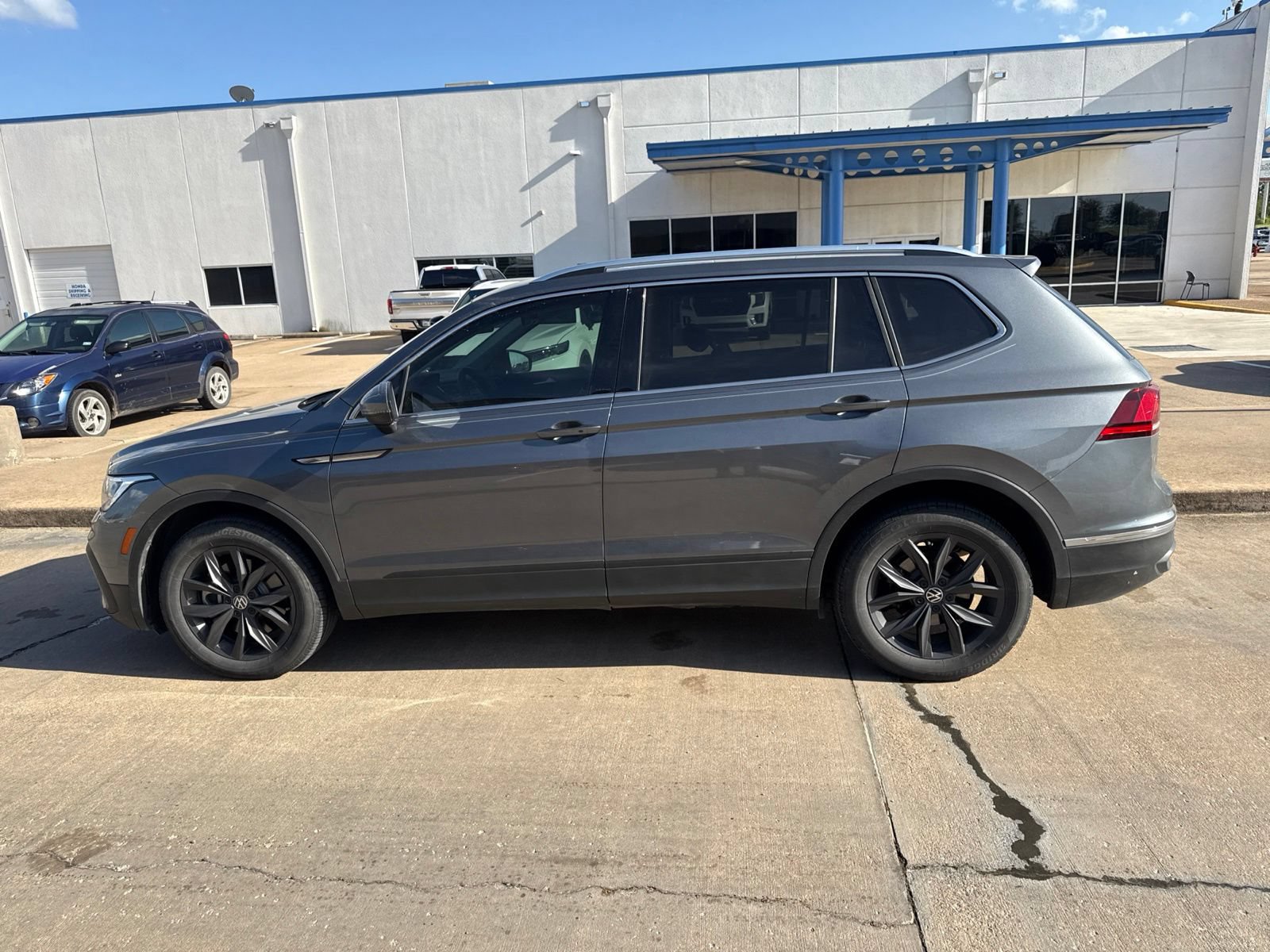 Used 2024 Volkswagen Tiguan SE FWD image 4