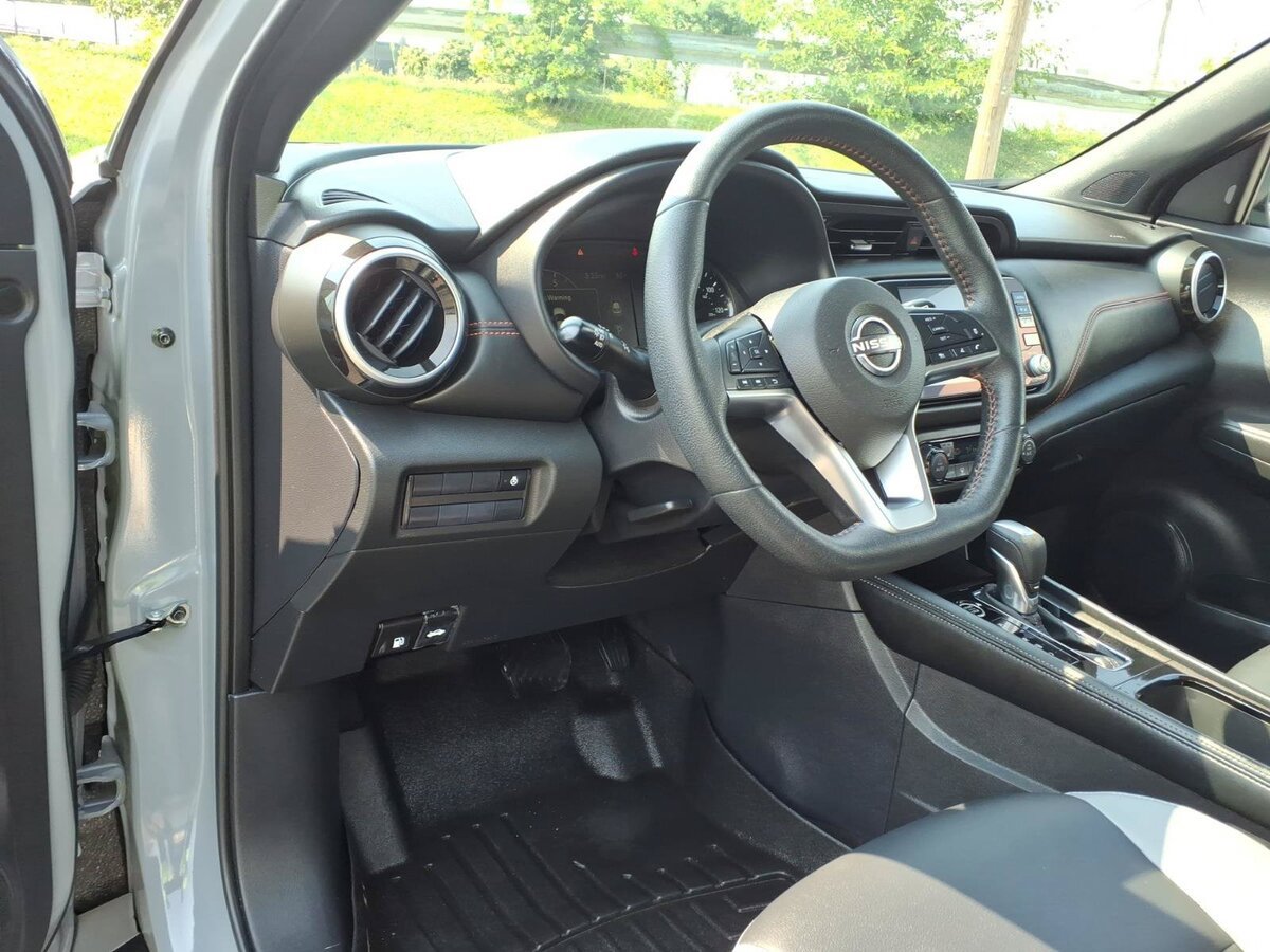 Used 2024 Nissan Kicks SR w/ SR Premium Package FWD image 20