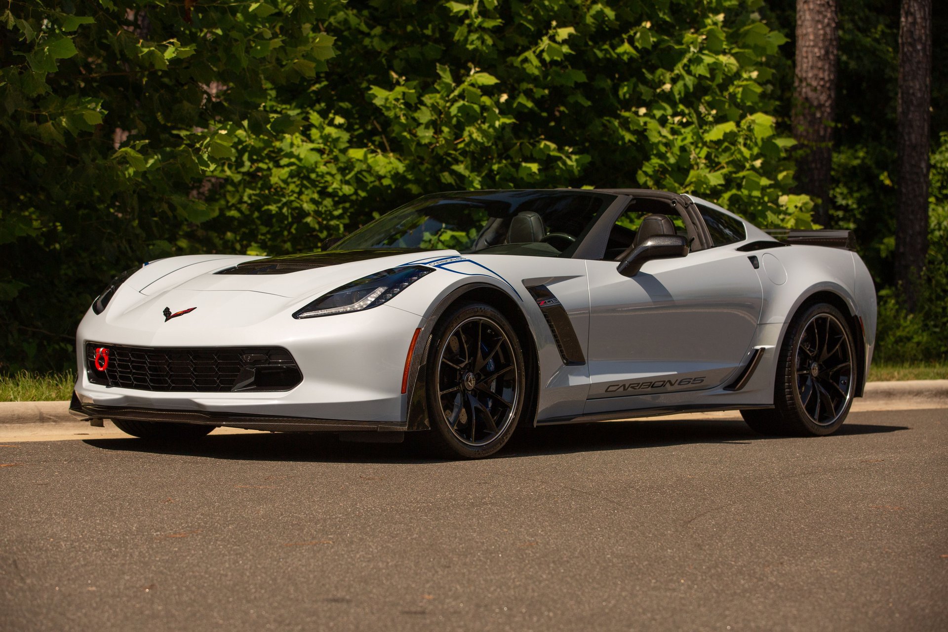 Used 2018 Chevrolet Corvette Z06 w/ Carbon 65 Edition RWD image 29