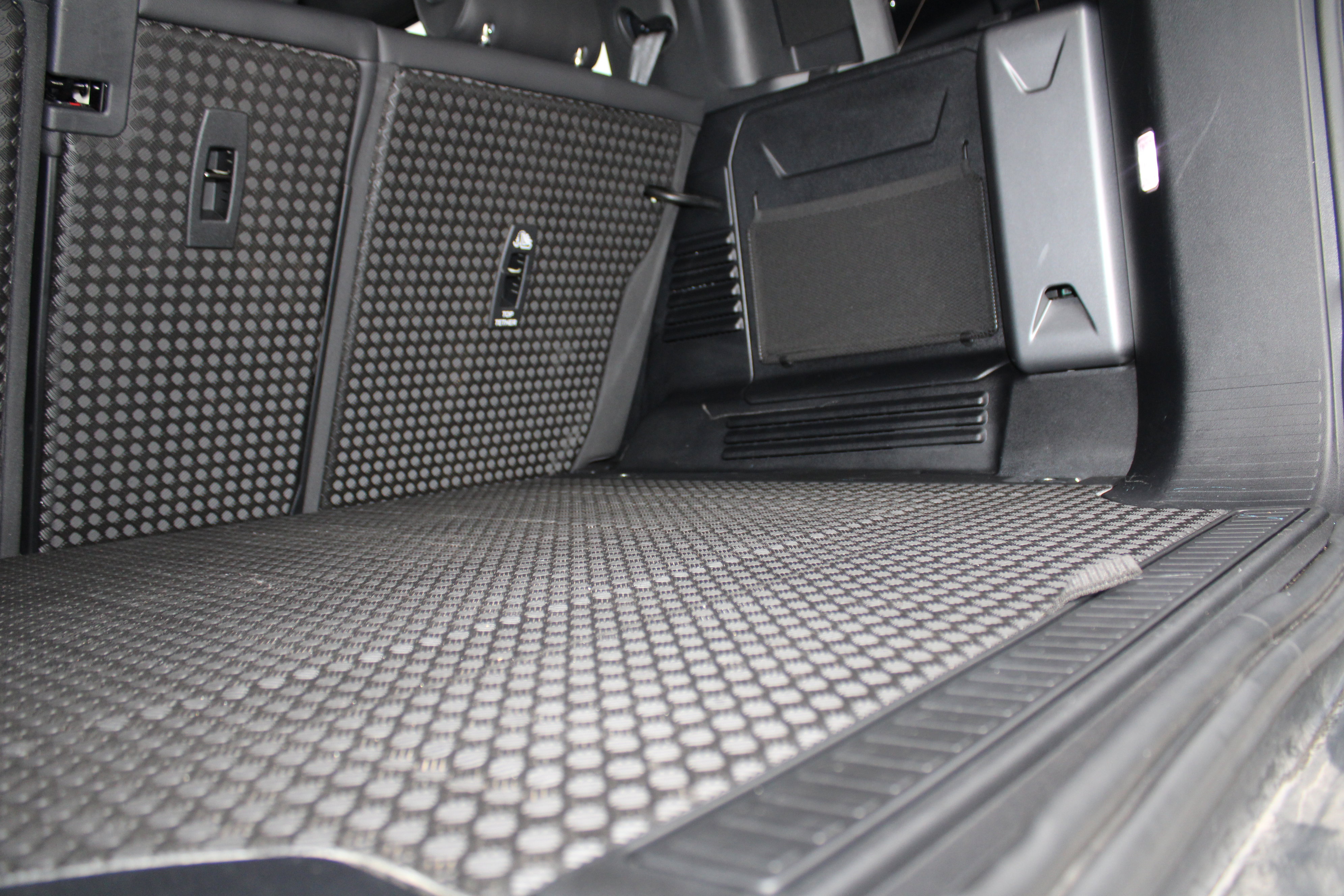 Used 2024 Land Rover Defender 110 S image 57