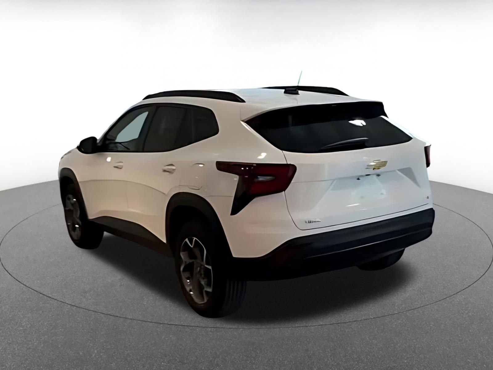 Used 2025 Chevrolet Trax LT FWD image 15